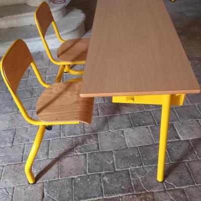Chaise et bureau écolier